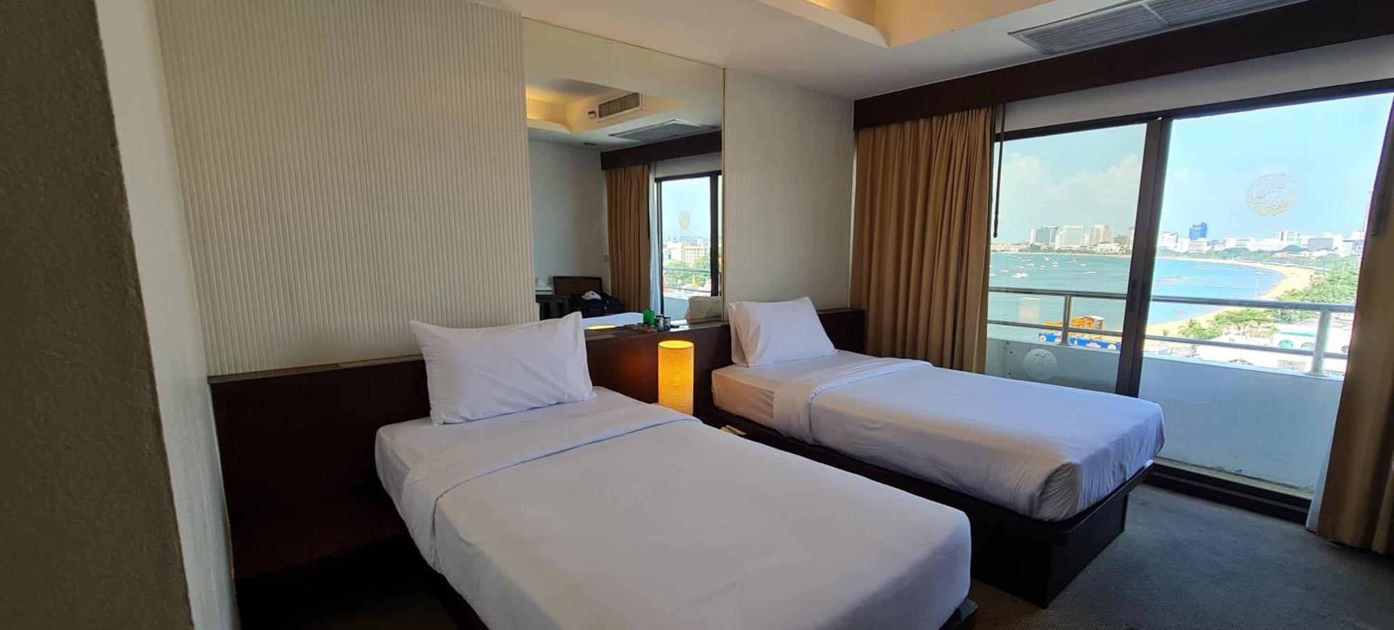 Grand Hotel Pattaya Extérieur photo