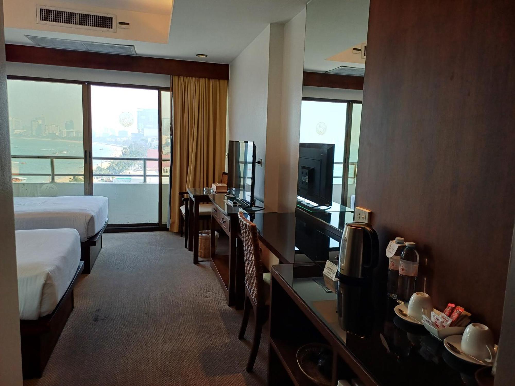 Grand Hotel Pattaya Extérieur photo